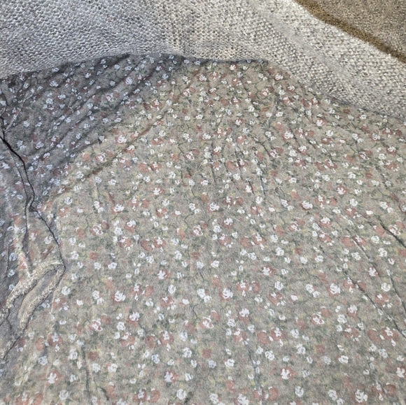 Made in Italy Layered Top Sweater with Scarf Charcoal Gray with Floral Women's M - Picture 4 of 9